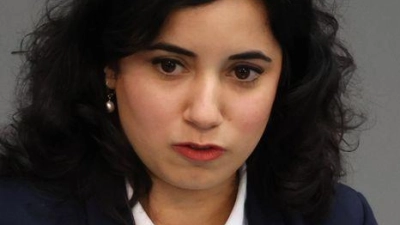Grünen-Fraktionsvize Misbah Khan wirft Forschungsministerin Dorothee Bär eine Absage der geplanten Bafög-Erhöhungen vor. (Archivbild) (Foto: Jörg Carstensen/dpa)