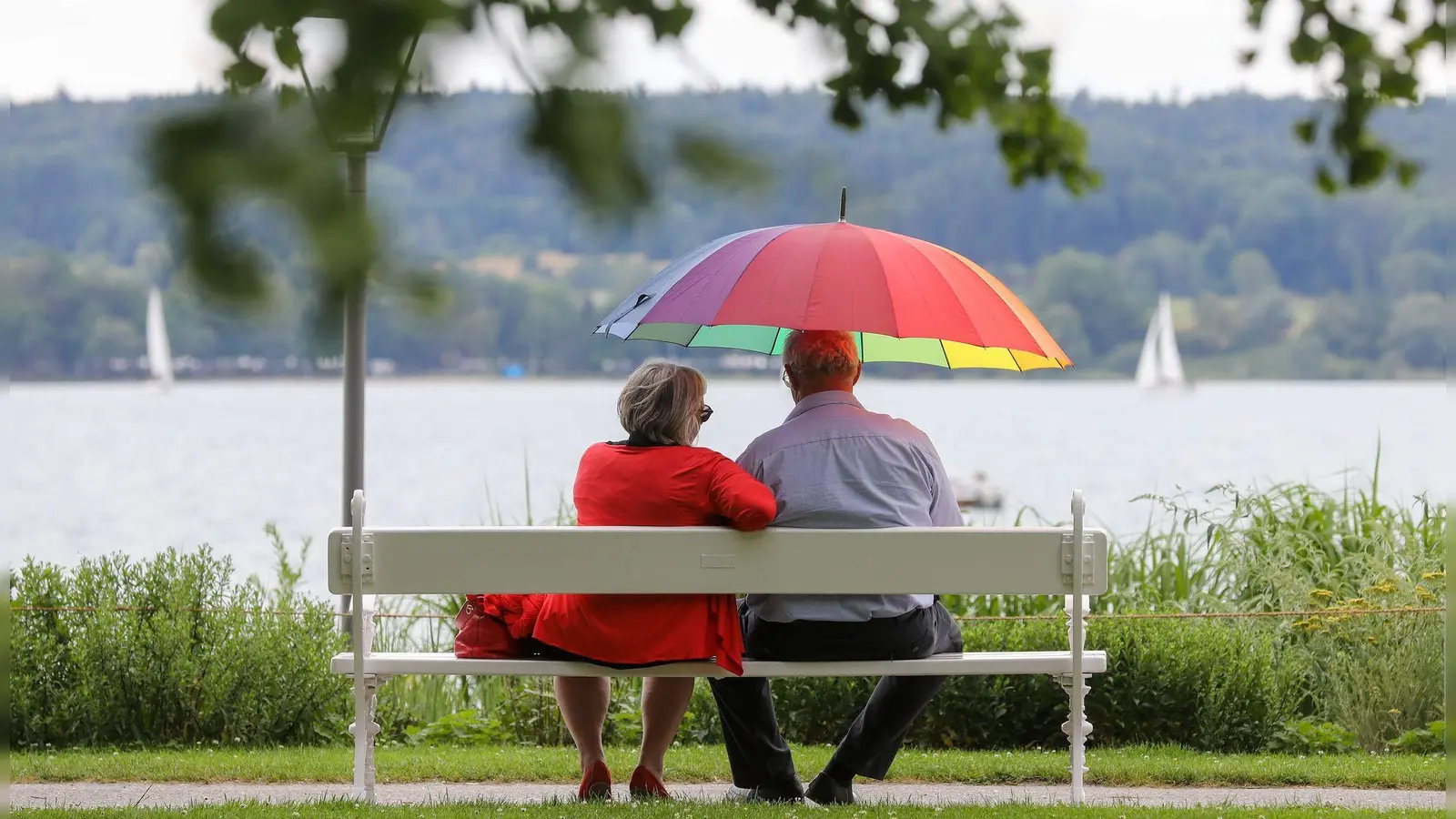 Gemeinsam positive Momente zu teilen hilft der Gesundheit. (Symbolbild) (Foto: Thomas Warnack/dpa)