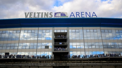 Der Mann war nach Angaben der Polizei bei einer Führung durch das Stadion vom FC Schalke 04 dabei gewesen. (Symbolbild) (Foto: Anke Waelischmiller/dpa)