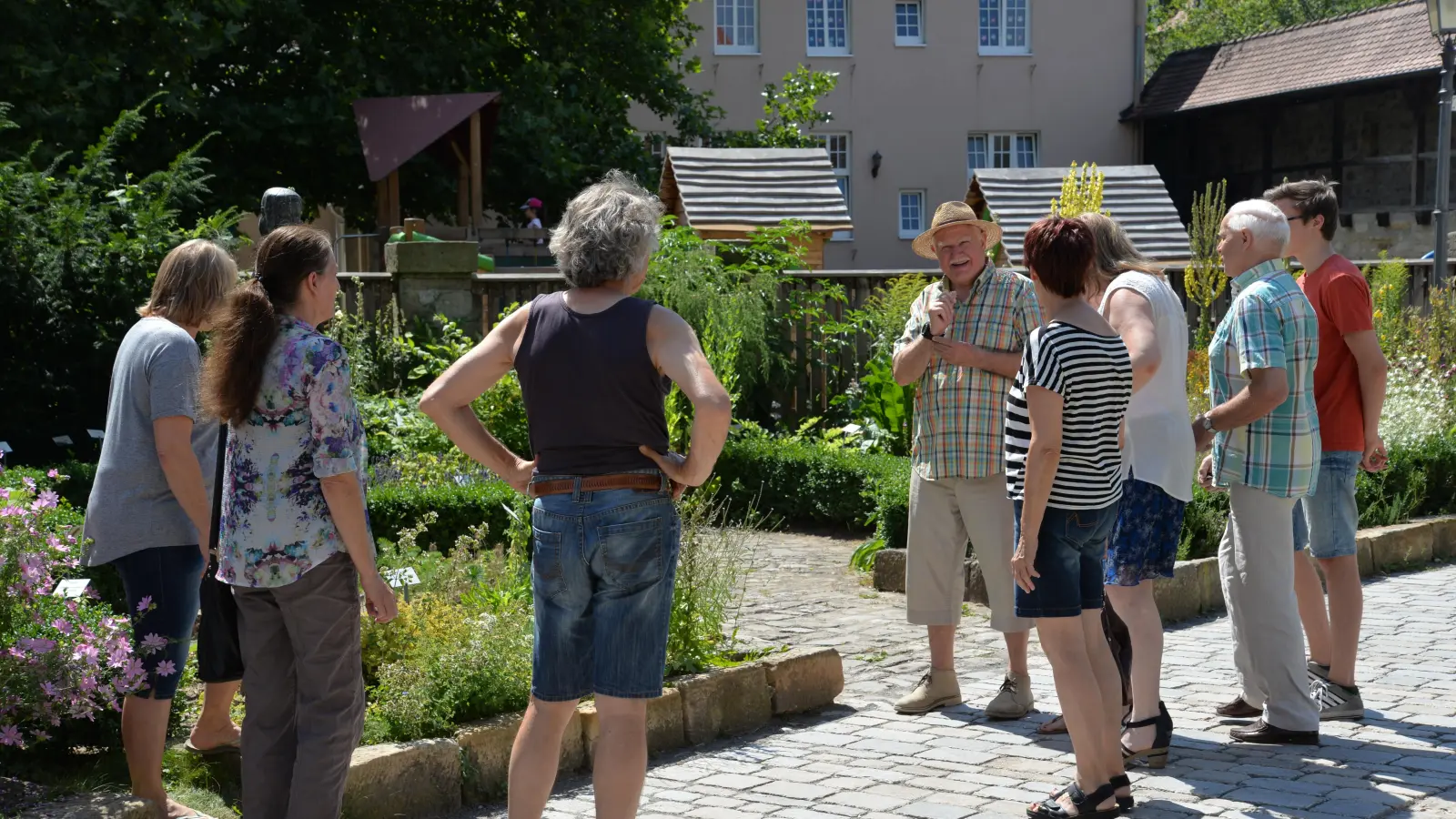 Es werden wieder neue Gästeführer in Neustadt ausgebildet. Derzeit ist ein gutes Dutzend im Einsatz. Viele machen diese Aufgabe schon seit vielen Jahren mit viel Engagement, besonders im Sommer. (Archivfoto: Harald Weigand)