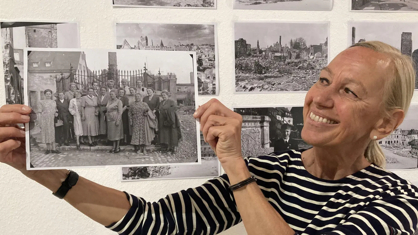 Vielleicht kennt jemand die Frauen auf diesem Foto? Sie könnten Trümmerfrauen sein, sagt Jutta Striffler vom Freundeskreis des RothenburgMuseums. (Foto: Clarissa Kleinschrot)