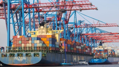 Die Bundesregierung hat neue Initiativen für die maritime Wirtschaft angekündigt. (Archivbild) (Foto: Christian Charisius/dpa)