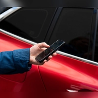 Kontakte und Apps: Wer seine Privatsphäre schützen möchte, sollte bei der Rückgabe des Mietwagens die gespeicherten persönlichen Daten löschen. (Foto: Bernd Diekjobst/dpa-tmn)