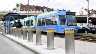 Poller sollen künftig verhindern, dass Autos bei Unfällen in die Haltestelle fahren. (Handout)  (Foto: SWM/MVG/dpa)