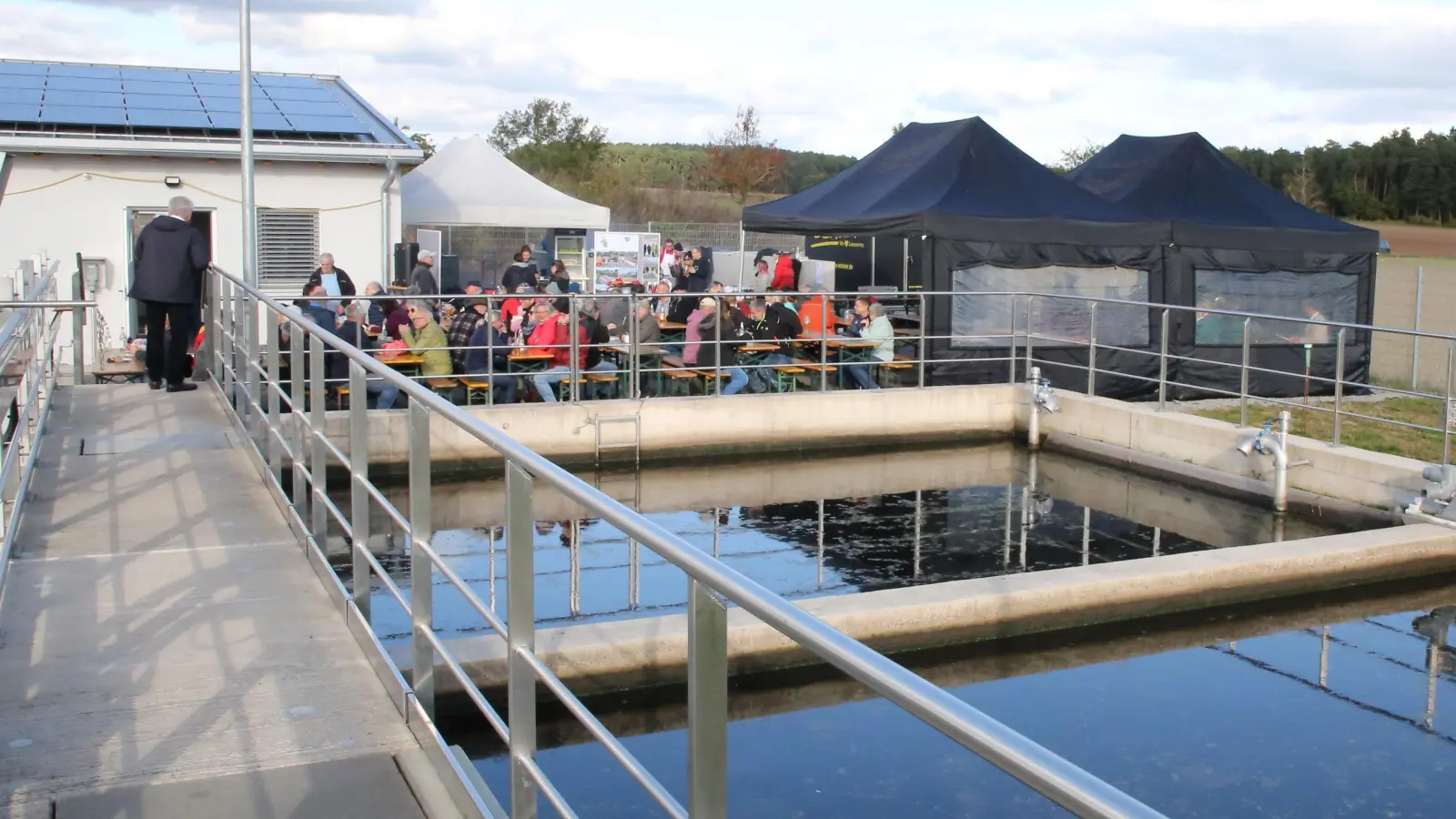 Im Oktober konnte man die neue Kläranlage bei der offiziellen Einweihung besichtigen. (Foto: Alexander Biernoth)