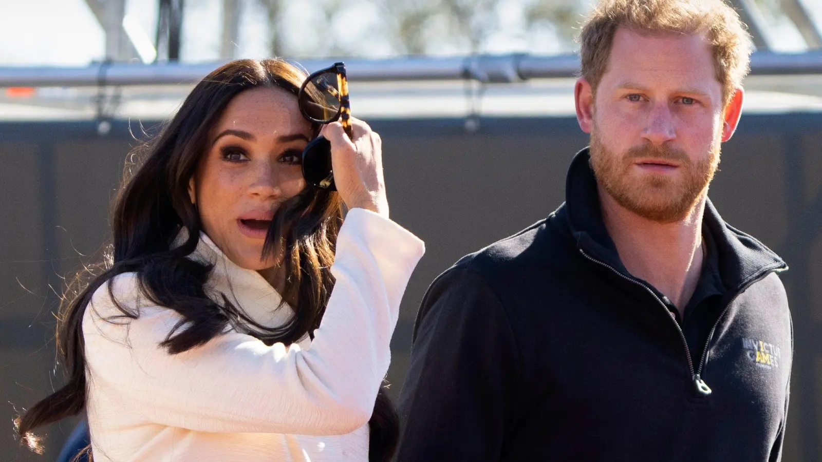 Harry und Meghan sind keine „working royals“ mehr. (Foto: Peter Dejong/AP)