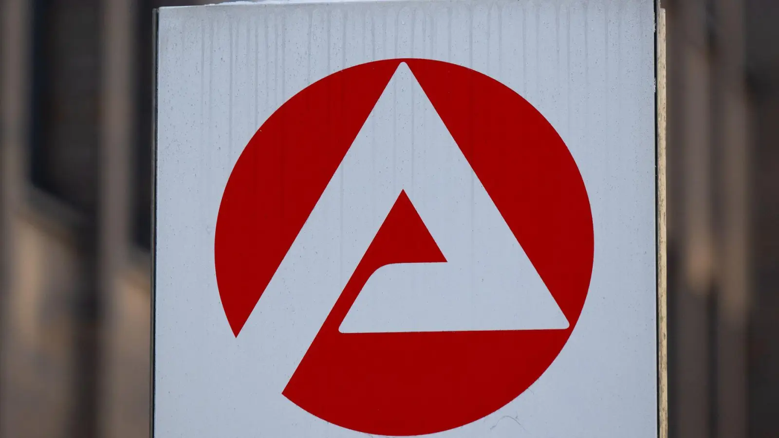 Statt einer kräftigen Frühjahrsbelebung weht nur ein laues Lüftchen auf dem bayerischen Arbeitsmarkt. (Archivbild) (Foto: Sven Hoppe/dpa)