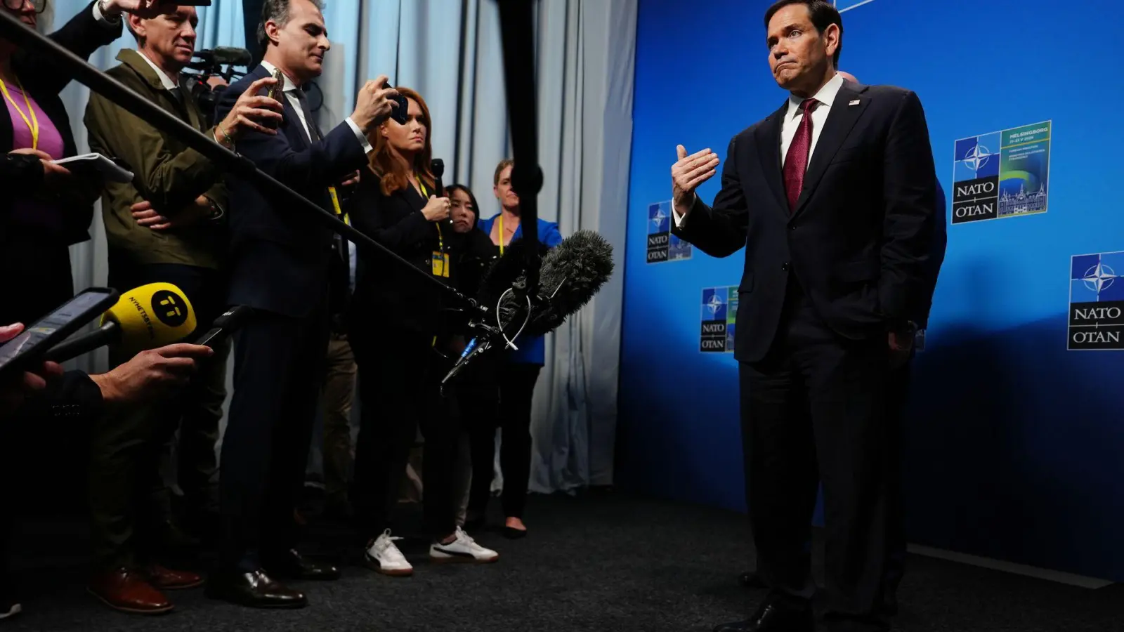 Hat bei seinen Nato-Verbündeten um Unterstützung für einen „Plan B“ zur Öffnung der Straße von Hormus geworben - US-Außenminister Marco Rubio.  (Foto: Julia Demaree Nikhinson/Pool AP/AP/dpa)