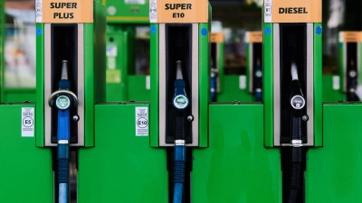 Es gibt eine grundsätzliche Einigung auf einen Tankrabatt und einen Spritpreisdeckel. (Foto: Robert Michael/dpa)