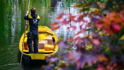 Der Postkahn im Spreewald geht in die Winterpause. (Foto: Patrick Pleul/dpa)