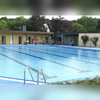 Das Burgbernheimer Schwimmbad soll bald in neuem Glanz erstrahlen, doch wer das alles bezahlen soll, ist noch unklar.  (Foto: Helmut Meixner)