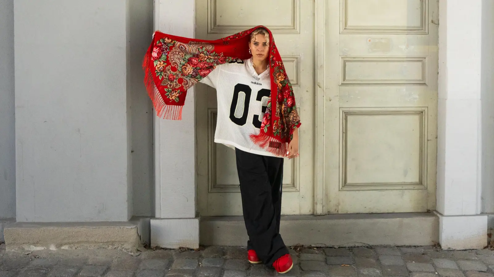 Fränkisch, sibirisch, badisch, kasachisch und berlinerisch: Sängerin Zavet hat schon viele Kulturen in ihrem Leben kennengelernt. (Foto: Evi Lemberger)