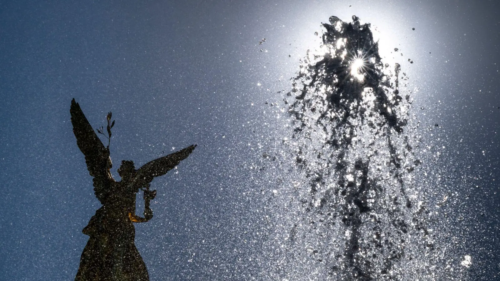 Es ist warm - und wird noch wärmer.  (Foto: Peter Kneffel/dpa)