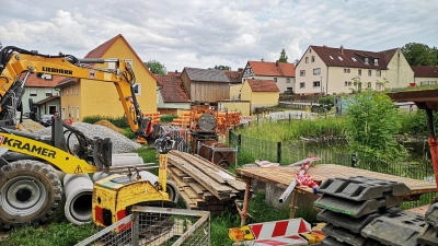 Im Dorf herrscht derzeit rege Bautätigkeit. Wichtige Teile des Kanalnetzes müssen erneuert werden. Das Thema beschäftigte viele Leute zuletzt mehr als die offenen Fragen zu ihrem Mitbürger Thomas T. (Foto: Jürgen Binder)