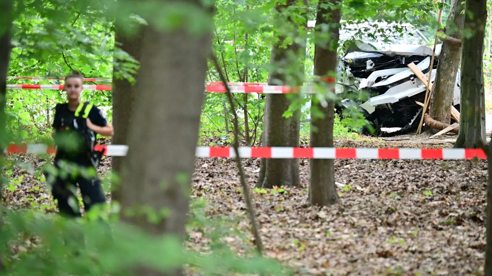 Tatfahrzeug: Mit diesem Fahrzeug fuhr der mutmaßliche Täter am Rande des Tiergartens in eine Menschenmenge.  (Foto: Sebastian Gollnow/dpa)