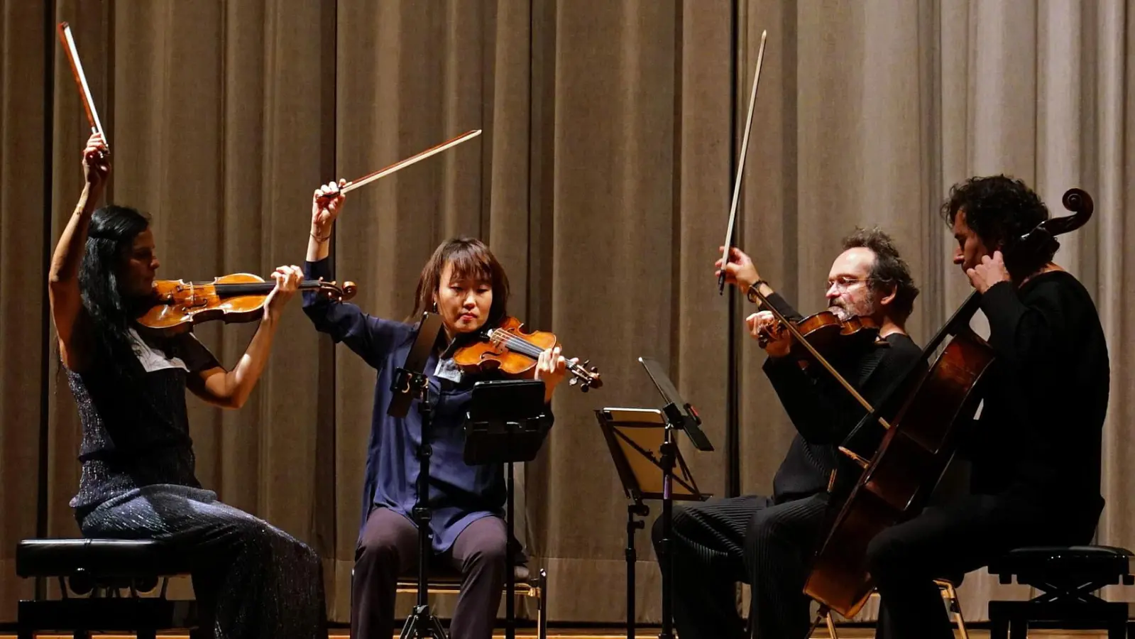 Mit viel Energie und Emotionalität beschlossen sie den Fränkischen Sommer 2025: Corina Belcea (Violine), Suyeon Kang (2.Violine), Krzysztof Chorzelski (Bratsche) und Antoine Lederlin (Violoncello) (Foto: Elke Walter)