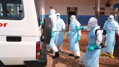 Im Kongo werden zu wenige Patienten in die Behandlungszentren gebracht - so kann der Ausbruch nicht unter Kontrolle gebracht werden. (Foto: Dirole Lotsima Dieudonne/AP/dpa)