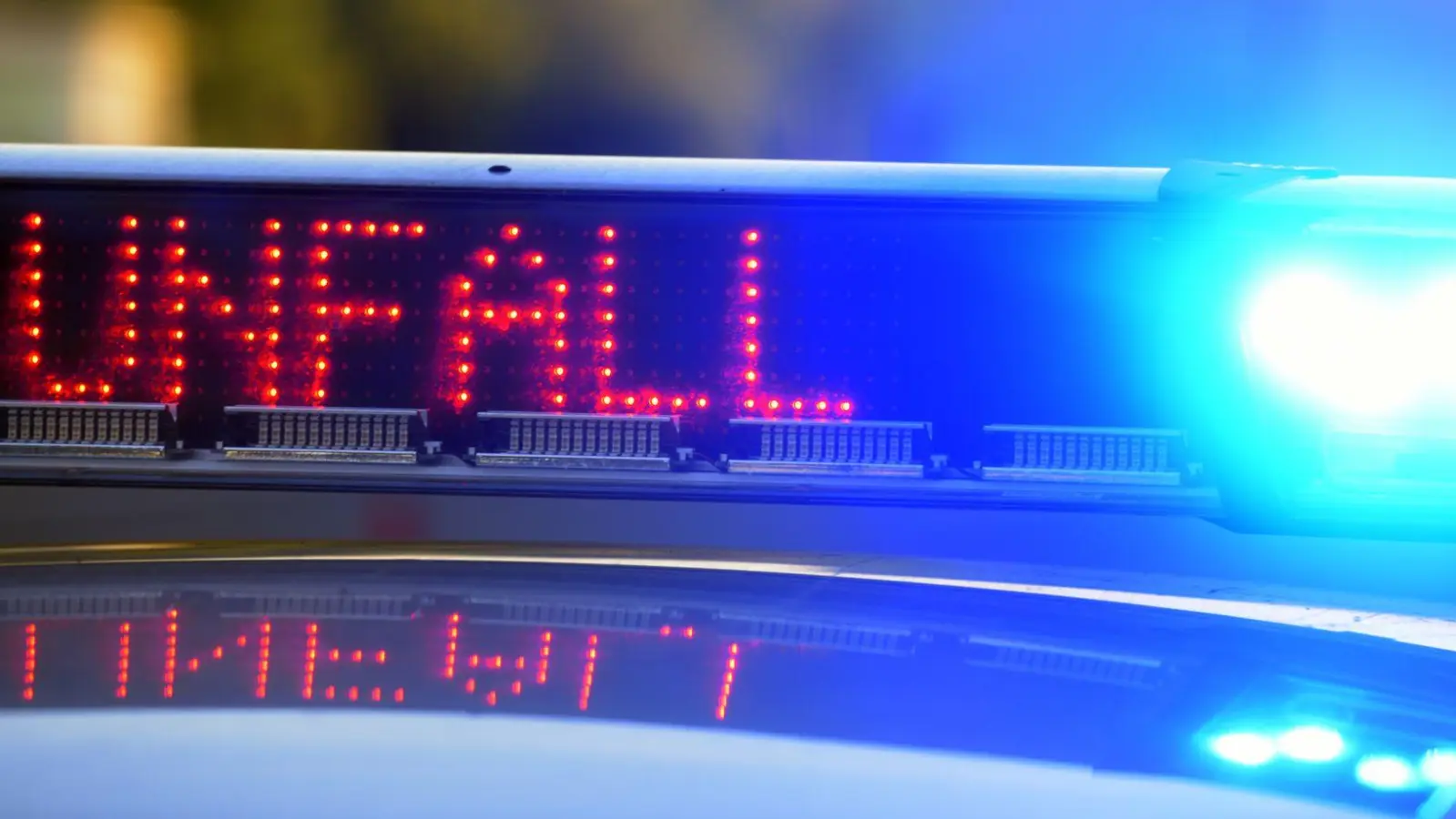 Der Busfahrer hatte laut Polizei Brems- und Gas-Pedal verwechselt. (Symbolbild) (Foto: Stefan Puchner/dpa)