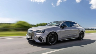 Elektrische Premiere: Die neue Mercedes C-Klasse startet als vollelektrische Limousine C400 4Matic ab 67.711 Euro. (Foto: Miloš Matović/Mercedes-Benz AG/dpa-tmn)