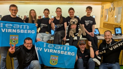 Der SV Virnsberg freut sich auf die Bayernliga, hinten von links: Johannes Strauß, Leonie Lederer, Emilia Petter, Finja Lederer, Arwen Petter und Joshua Petter. Vorne von links: Trainer Uwe Petter, Matthias Lederer und Christoph Strauß. (Foto: Carolin Strauß)