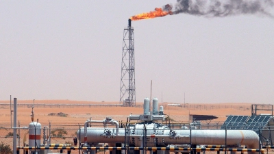 Die IEA spricht in ihrem Bericht von einer „sich verschärfenden Zerstörung der Nachfrage“ nach Rohöl. (Symbolbild) (Foto: Ali Haider/EPA/dpa)