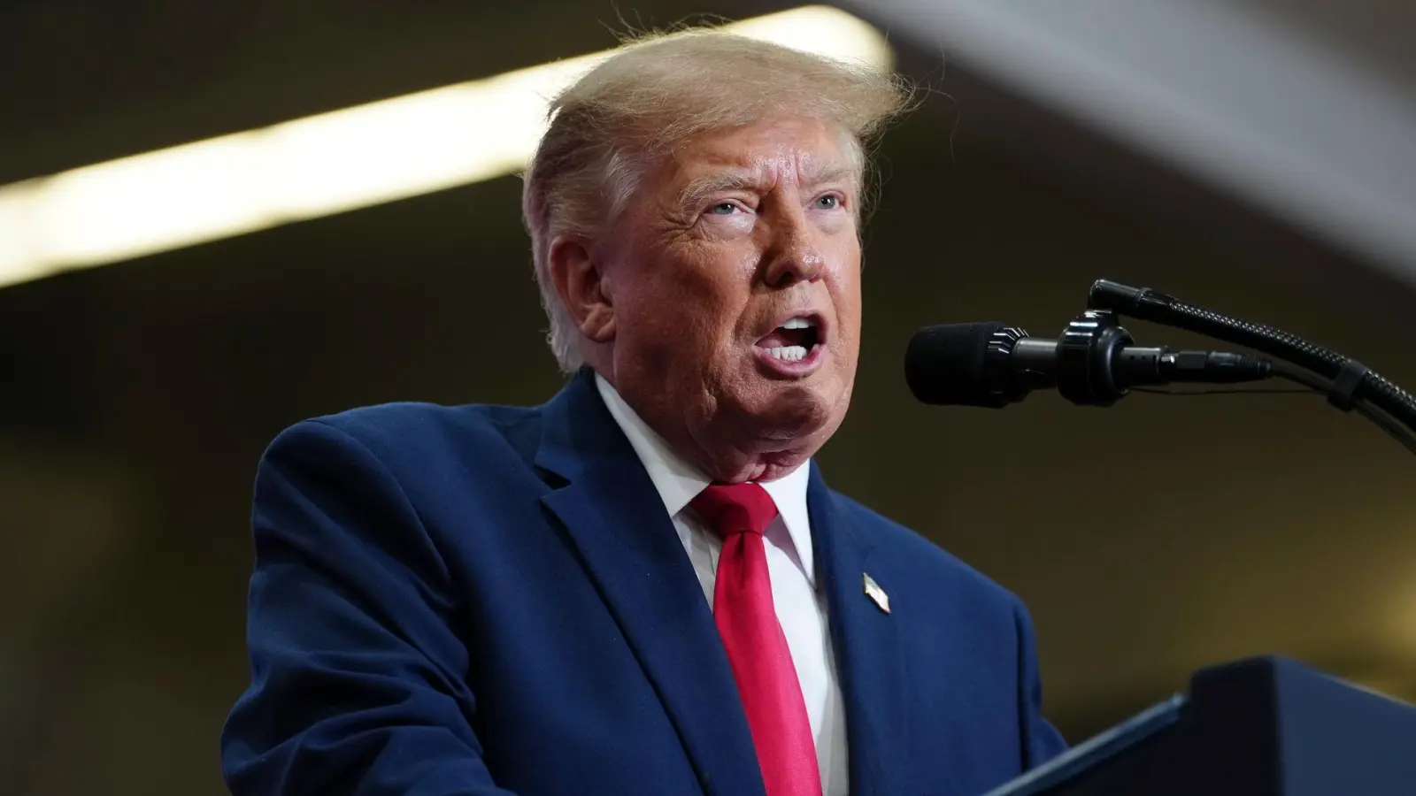 US-Präsident Donald Trump befindet sich gerade im Wahlkampf-Endspurt vor den Midterms. (Archivbild) (Foto: Julia Demaree Nikhinson/AP/dpa)