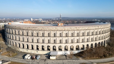 In der Kongresshalle wollte Hitler einst während der Reichsparteitage seine Reden halten. Die Nazis haben das monumentale Bauwerk aber nie fertiggestellt. (Archivbild) (Foto: Daniel Karmann/dpa)