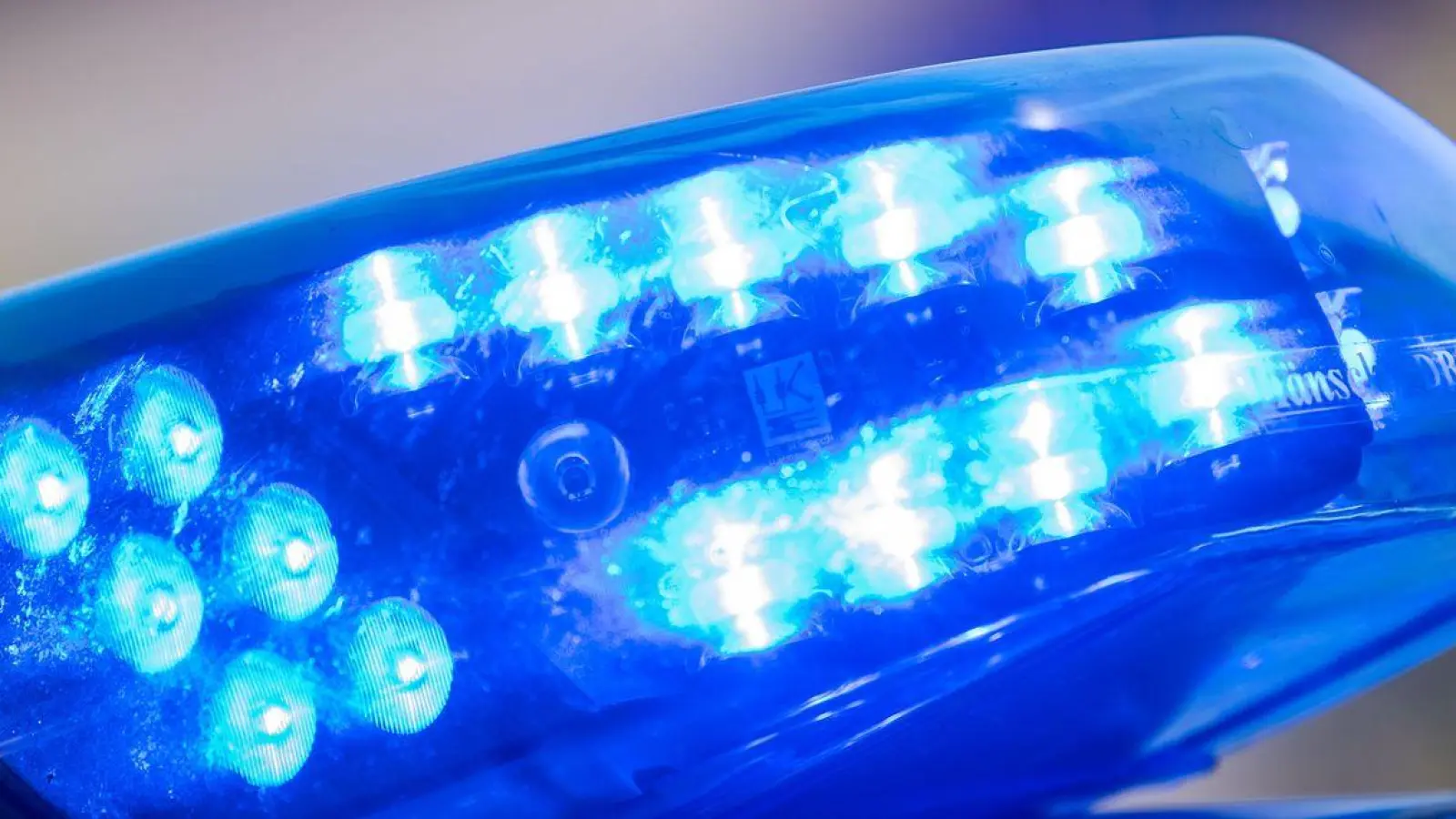 Wegen des umgekippten Lastwagens sind Teile der Fahrbahn gesperrt. (Symbolbild) (Foto: Lino Mirgeler/dpa)