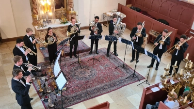 „10forBrass“ lieferten in der Kirche eine überragende Vorstellung. Höhepunkt war die Interpretation der „Star Wars“-Filmmusik. (Foto: Margit Schwandt)