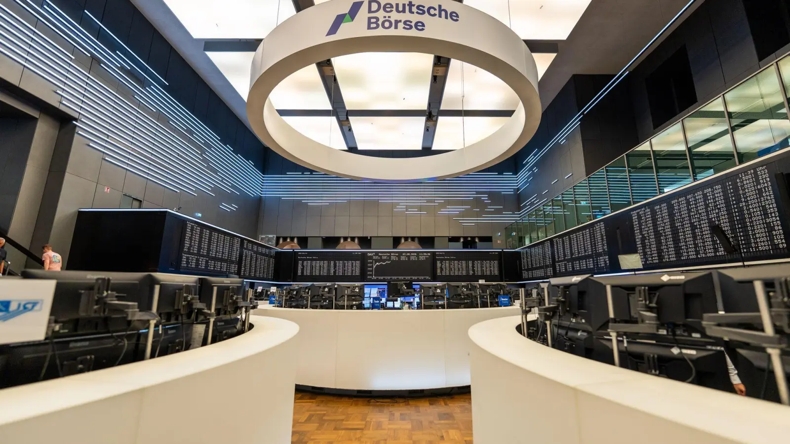 Handelsraum der Deutschen Börse in Frankfurt: Der Dax erreicht ein Rekordhoch (Archivbild) (Foto: Andreas Arnold/dpa)