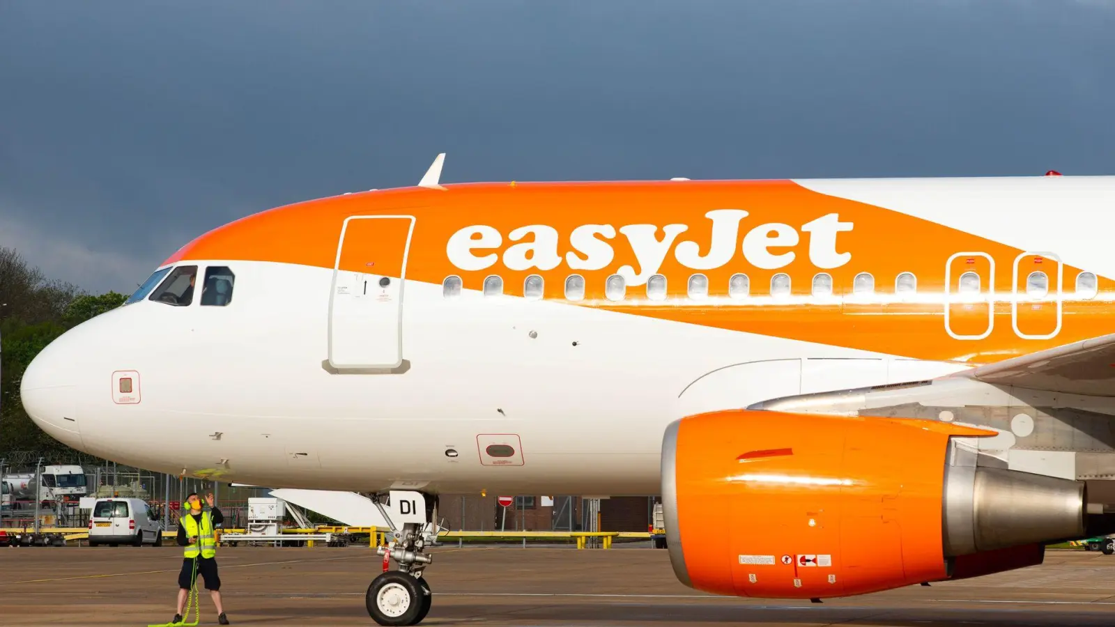 Die Fluggesellschaft Easyjet hat einen Piloten freigestellt, weil er angeblich betrunken und nackt in einer Hotelbar umherirrte. (Symbolbild) (Foto: David Parry/PA Wire/dpa)