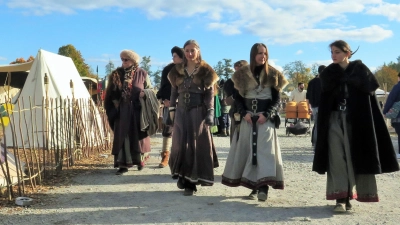 Besucherinnen und Besucher mit mittelalterlichem Gewand erhalten einen vergünstigten Eintritt.<br> (Foto: Alexander Schäffer)