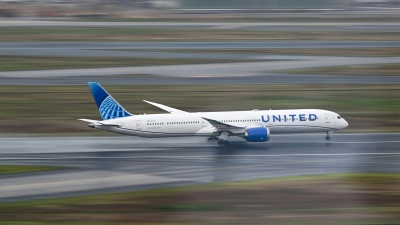 United Airlines muss die Gewinnprognose für dieses Jahr reduzieren. (Archivbild) (Foto: Arne Dedert/dpa)