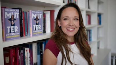 Carolin Kebekus hat ein Buch darüber geschrieben, wie leicht man als Mutter versagen kann - und wie unterhaltsam das Leben mit Kind sein kann. (Archivbild) (Foto: Henning Kaiser/dpa)