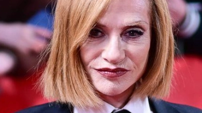 Isabelle Huppert kommt zur Weltpremiere in Berlin. (Foto: Sebastian Christoph Gollnow/dpa)