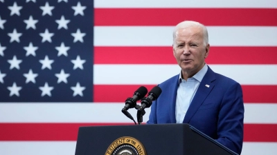 US-Präsident Joe Biden spricht bei Arcosa Wind Towers. Biden erlässt ein neues Dekret und nimmt dafür Spannungen mit China in Kauf. (Foto: Alex Brandon/AP/dpa)