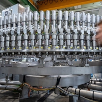 Die bayerische Metall- und Elektroindustrie ist auf Talfahrt. (Archivbild) (Foto: Armin Weigel/dpa)