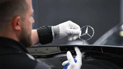 Mercedes-Benz will weiter die Kosten in Deutschland senken. (Archivbild) (Foto: Bernd Weißbrod/dpa)