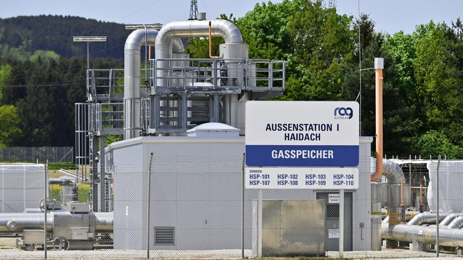 Der riesige Gas-Speicher in Haidach ist ein wichtiger Baustein der Versorgungssicherheit in Österreich (Foto: Manfred Fesl/APA/dpa)