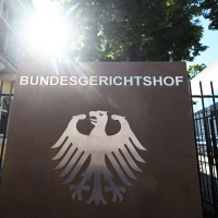 Betroffene können Geld zurückverlangen: Der BGH hat Klauseln für unwirksam erklärt, die ein Jahresentgelt für sogenannte Riester-Bausparverträgen festlegen. (Foto: Uli Deck/dpa/dpa-tmn)