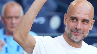 Nach zehn Jahren verabschiedete sich Trainer Pep Guardiola bei Manchester City. (Foto: Alastair Grant/AP/dpa)