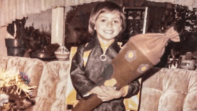 Dieser fröhlich-grinsende Erstklässler ist Alexander Knäulein, Leiter der Schule im Aischgrund, Sonderpädagogisches Förderzentrum II Bad Windsheim. (Foto: privat)