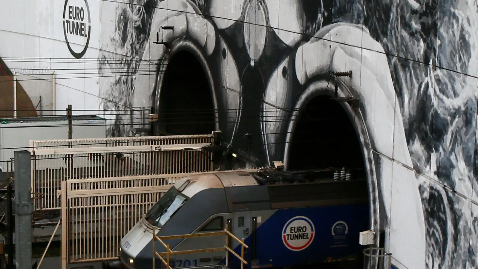 Der Zugverkehr durch den Eurotunnel ist beeinträchtigt (Archivbild)  (Foto: Michel Spingler/AP/dpa)