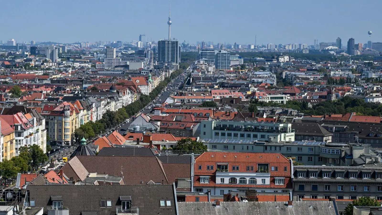 In Stadtstaaten wie Berlin, Hamburg und Bremen werden die fairen Hebesätze ab dem nächsten Jahr verpflichtend umgesetzt. (Foto: Jens Kalaene/dpa/dpa-tmn)