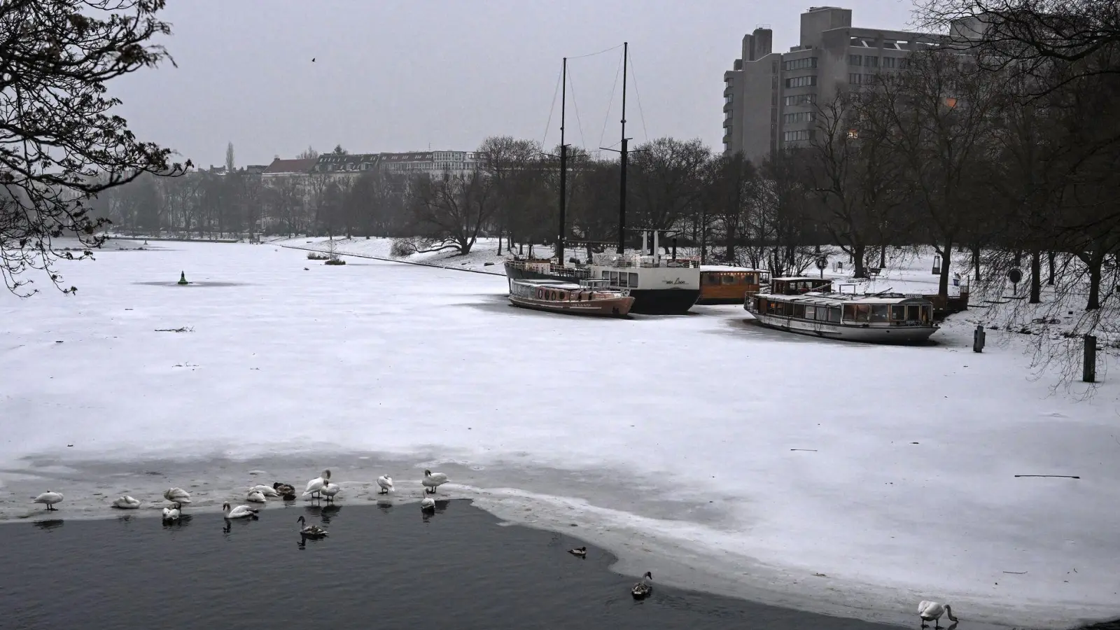 Wetter weiter zweigeteilt: Dauerfrost im Nordosten und fast frühlingshaft mild im Westen.  (Foto: Britta Pedersen/dpa)