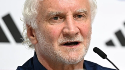 Rudi Völler: „Wir sind da, um eine Weltmeisterschaft zu spielen. Das geht vor.“ (Foto: Federico Gambarini/dpa)