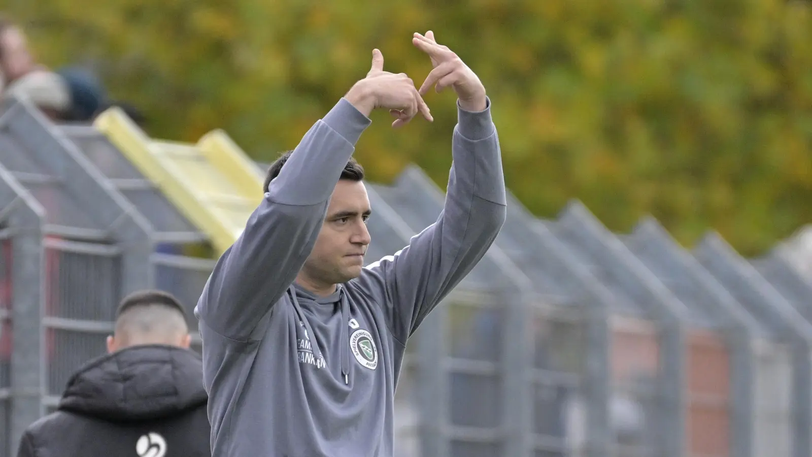 Wechselt den Verein: Christoph Hasselmeier, hier noch Cheftrainer bei der SpVgg Ansbach, setzt in der Kreisliga seine Spielerkarriere fort. (Foto: Martin Rügner)