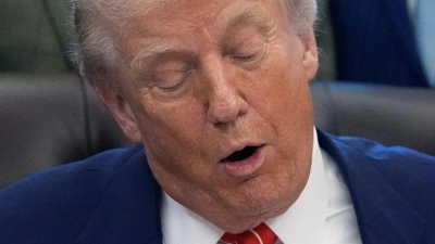 US-Präsident Donald Trump unterzeichnet ein Haushaltsgesetz, das den teilweisen Stillstand der US-Regierungsgeschäfte beendet. (Foto: Alex Brandon/AP/dpa)