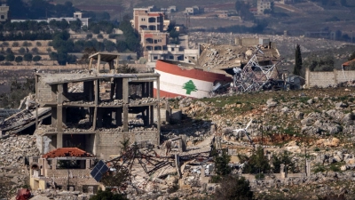 Libanesisches Dorf, aufgenommen von Israel aus. (Archivbild) (Foto: Ariel Schalit/AP/dpa)