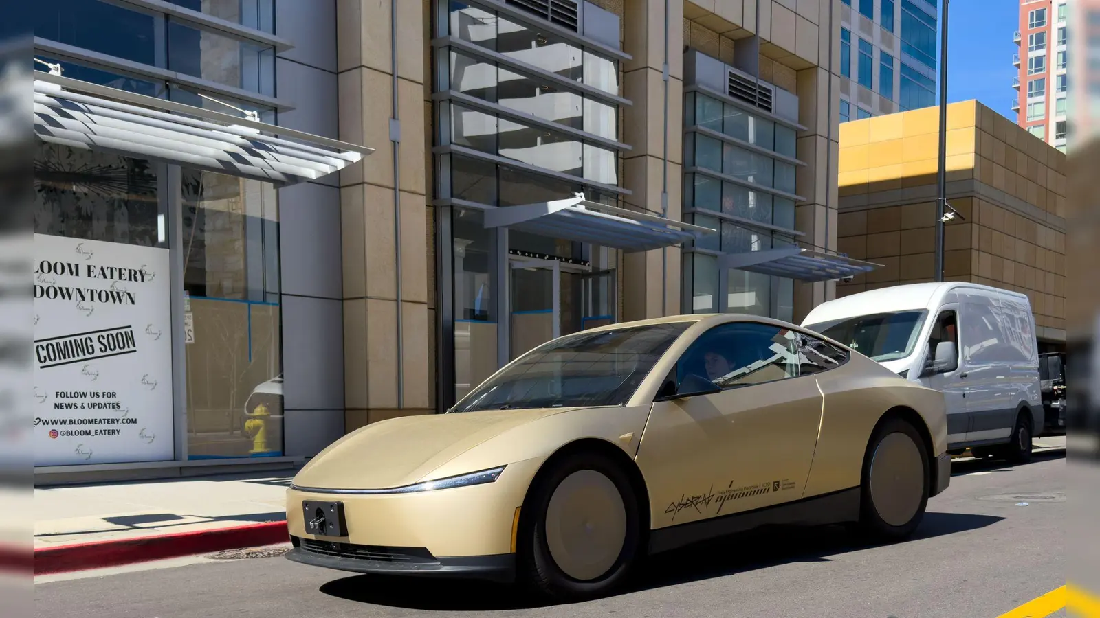 Auch Teslas geplantes Robotaxi ohne Lenkrad und Pedale soll nur mit Kameras als Sensoren auskommen. (Archivbild) (Foto: Andrej Sokolow/dpa)